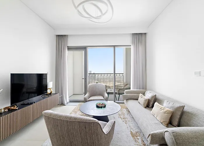 Spacious 1 Bedroom Apartment 10 Min From Burj Khalifa